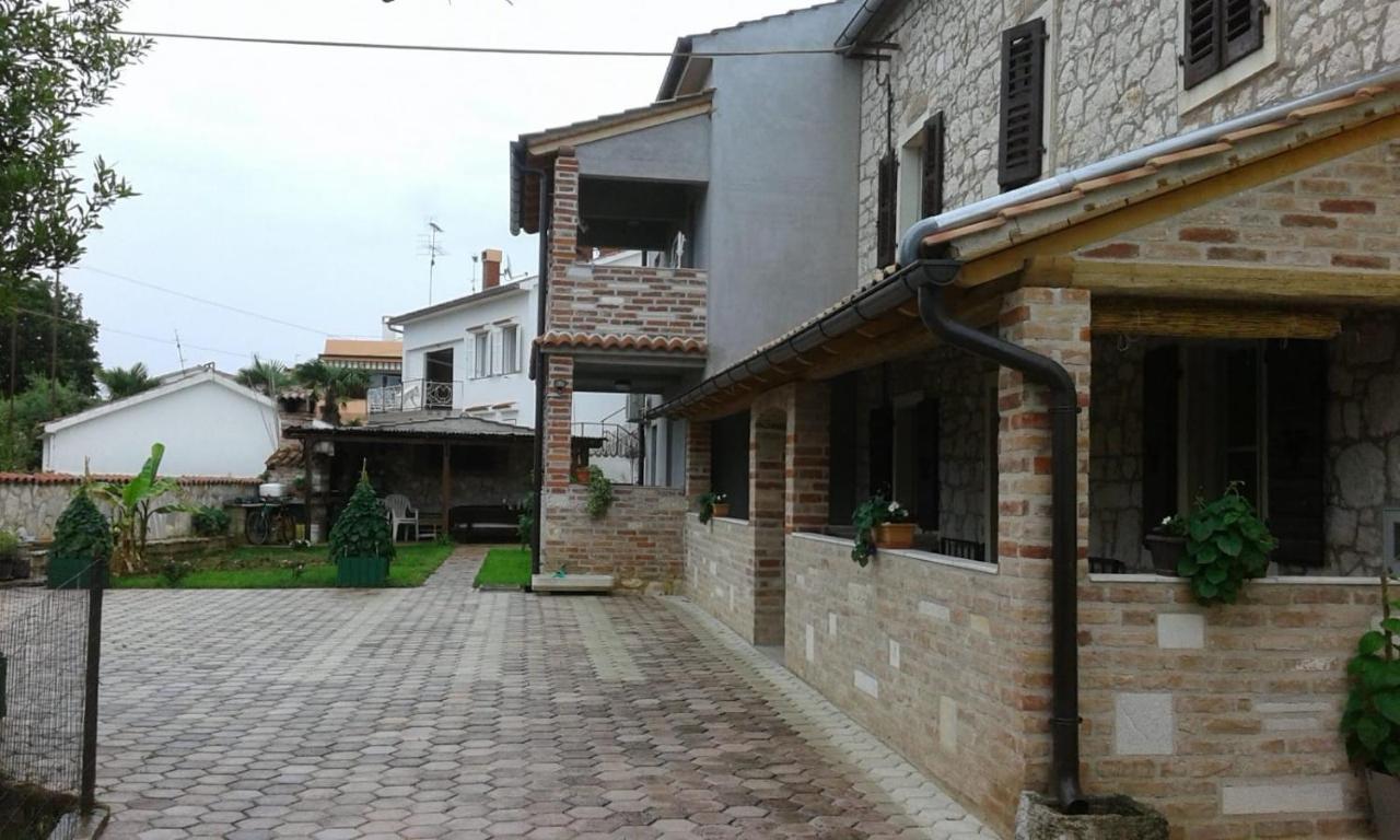 Apartmani Memic 100 M Do Plaze, Apartments Memic Only 100M From Beach 波雷奇 外观 照片