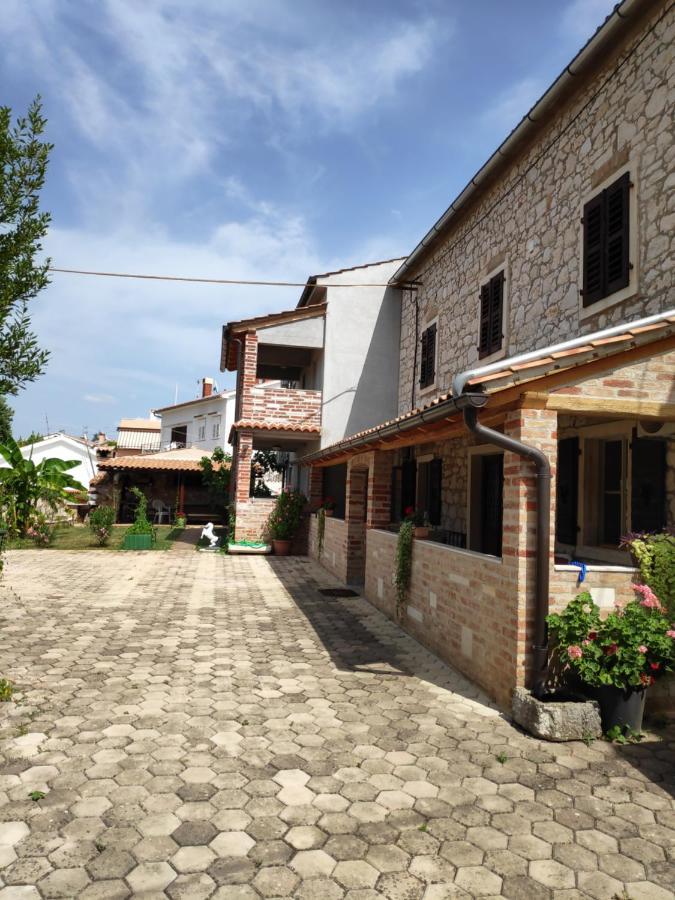 Apartmani Memic 100 M Do Plaze, Apartments Memic Only 100M From Beach 波雷奇 外观 照片