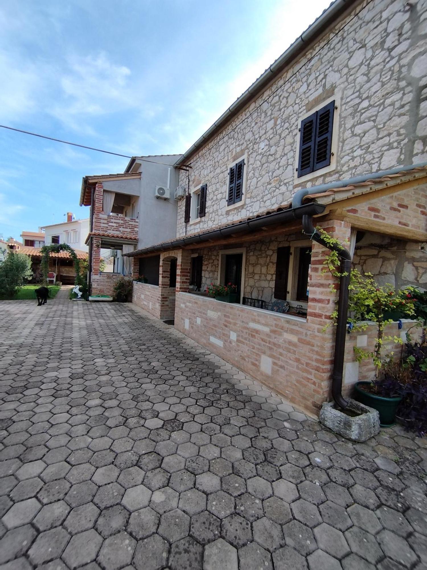 Apartmani Memic 100 M Do Plaze, Apartments Memic Only 100M From Beach 波雷奇 外观 照片