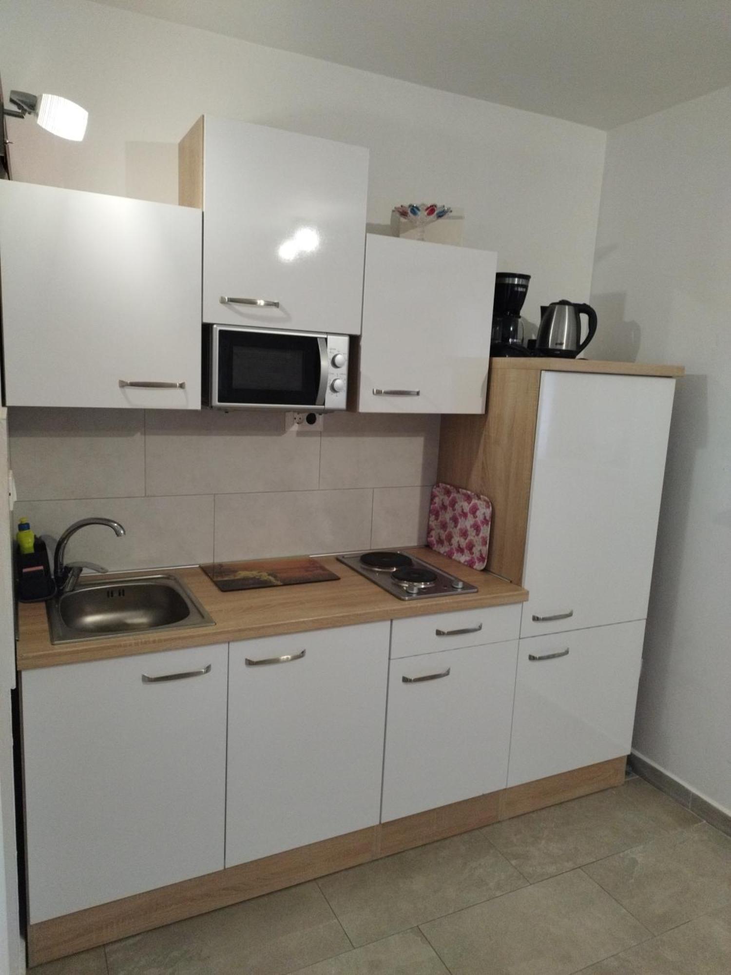 Apartmani Memic 100 M Do Plaze, Apartments Memic Only 100M From Beach 波雷奇 外观 照片