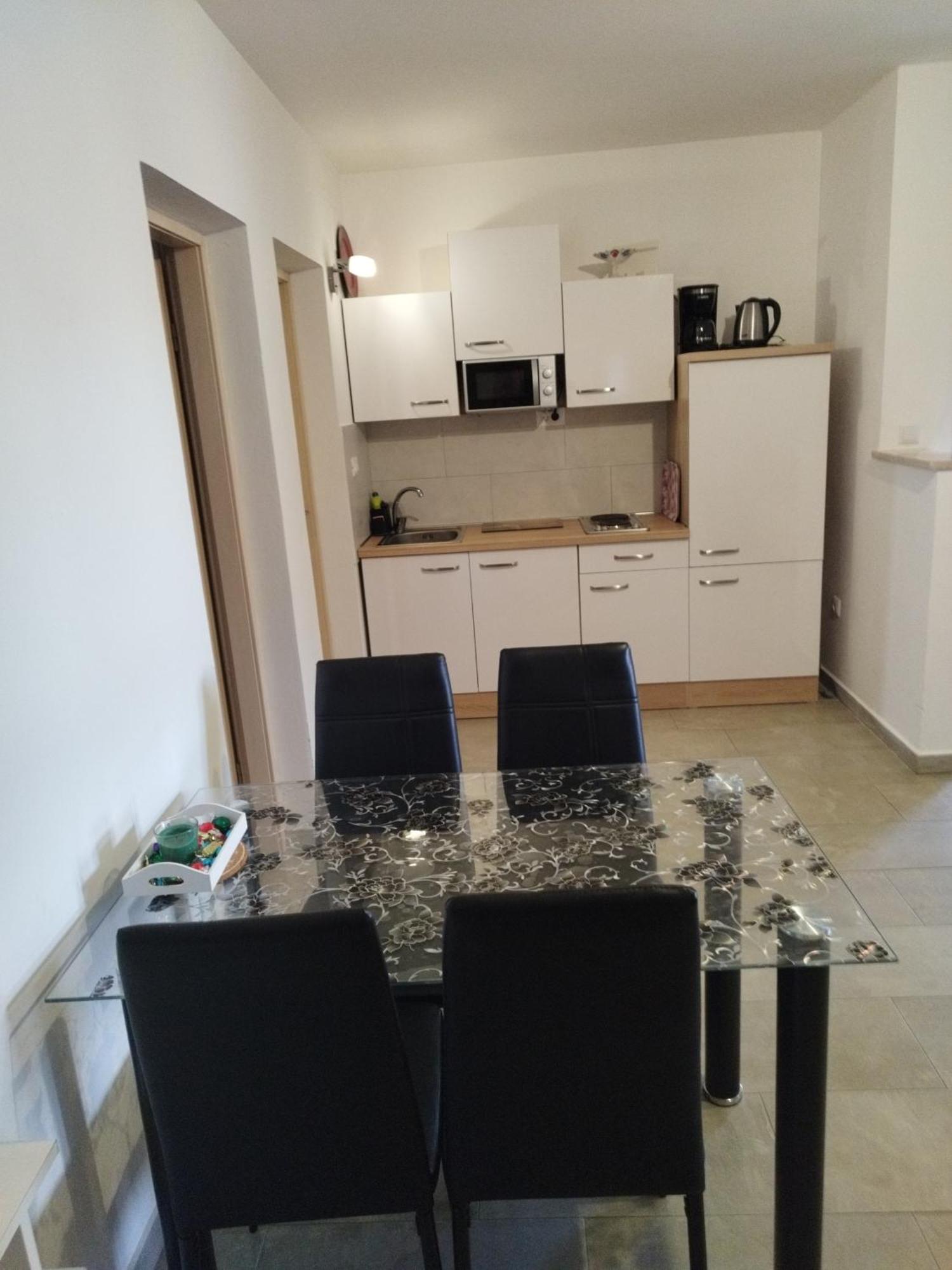 Apartmani Memic 100 M Do Plaze, Apartments Memic Only 100M From Beach 波雷奇 外观 照片