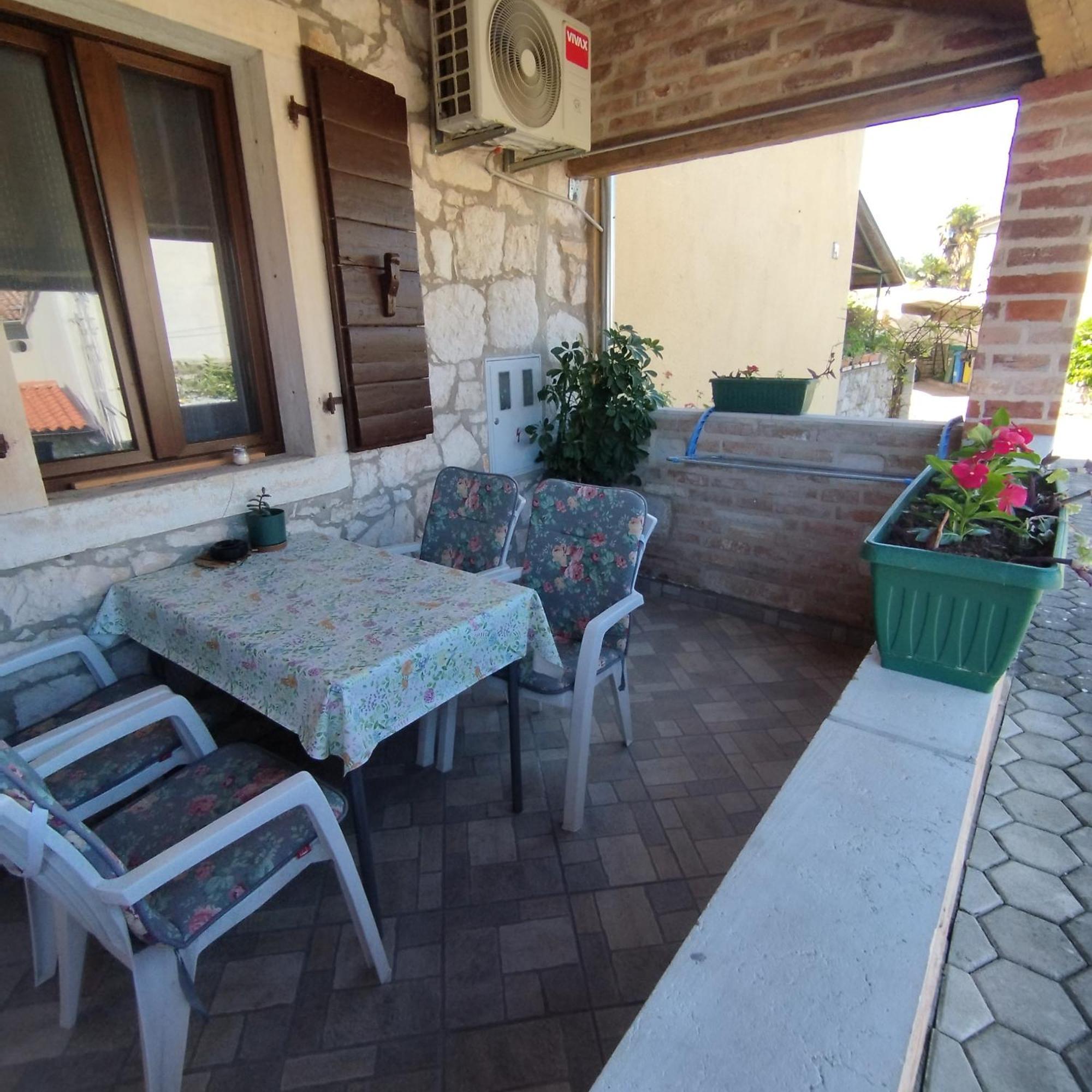 Apartmani Memic 100 M Do Plaze, Apartments Memic Only 100M From Beach 波雷奇 外观 照片